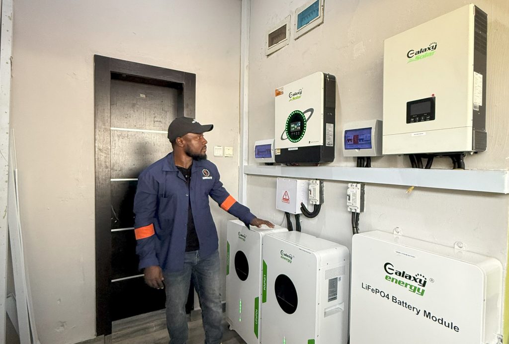 Sunnovate engineer checking a hybrid inverter and lithium battery installation