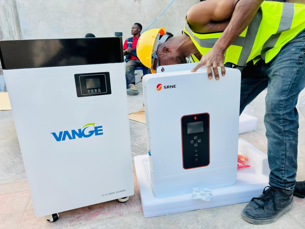 Sunnovate technicians setting up a Vange inverter and lithium battery