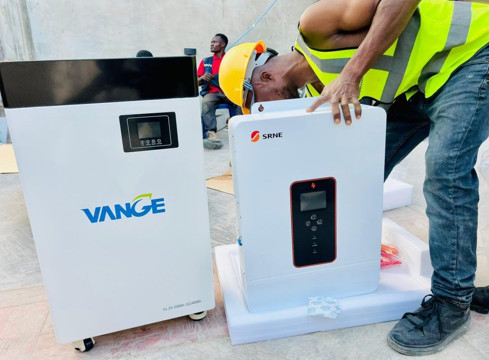 Sunnovate technicians setting up a Vange inverter and lithium battery