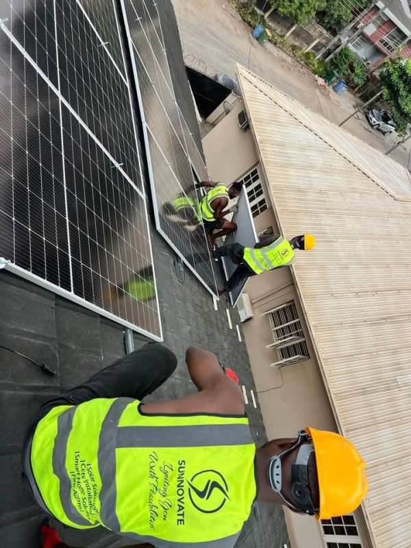 Sunnovate engineers mounting solar panels on a roof