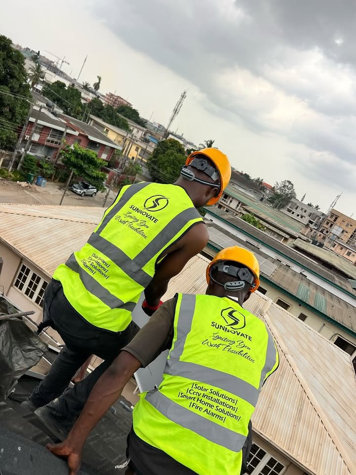 Sunnovate engineers on a rooftop solar installation